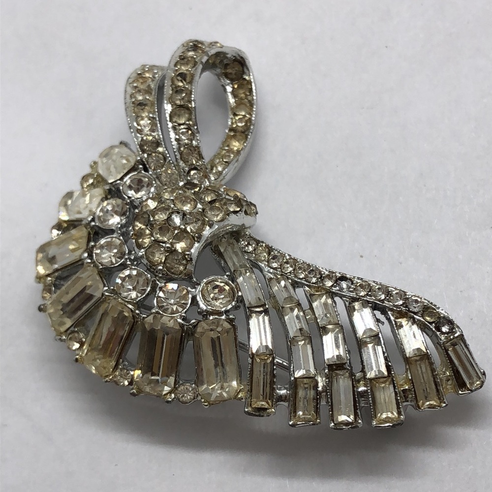 VTG Glamour Brooch